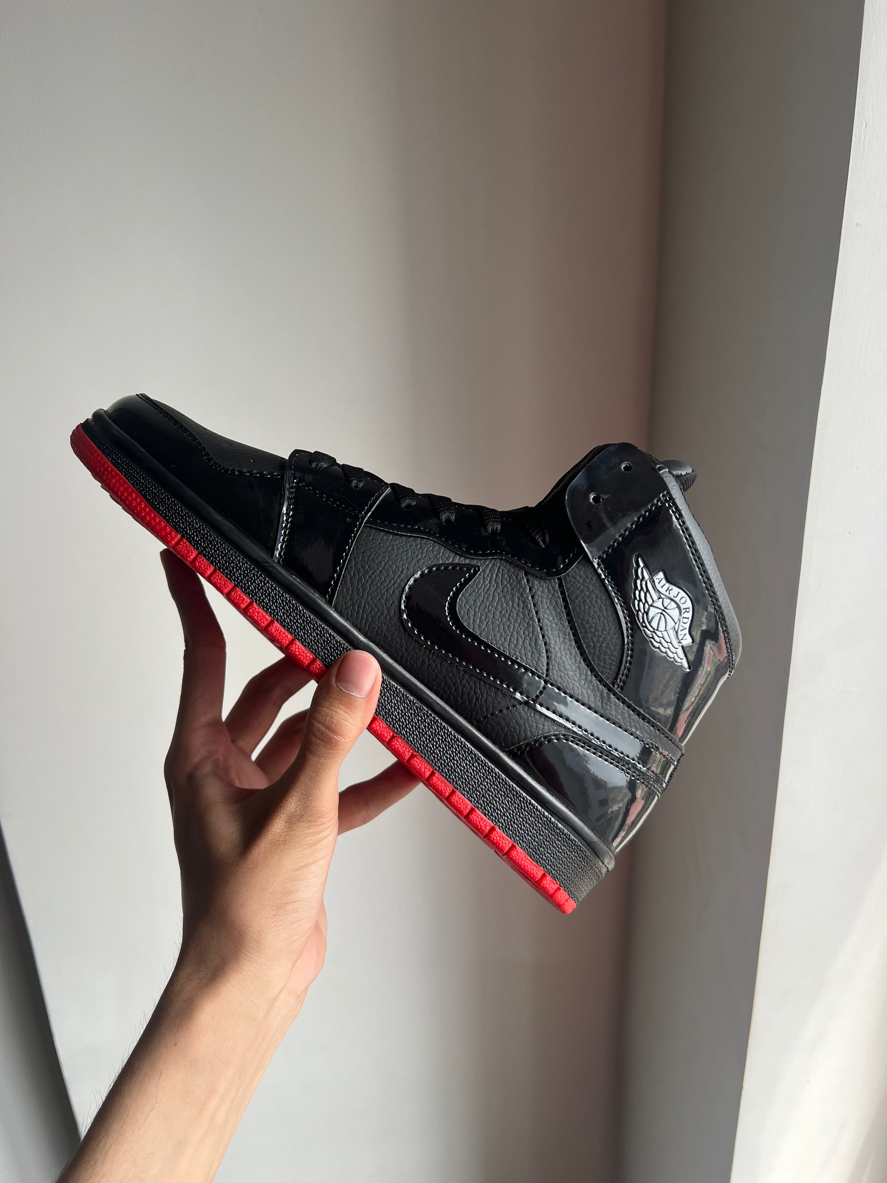 NIKE AIR JORDAN 1 RETRO HIGH OG PATENT BRED RARE BLACK EDITION 