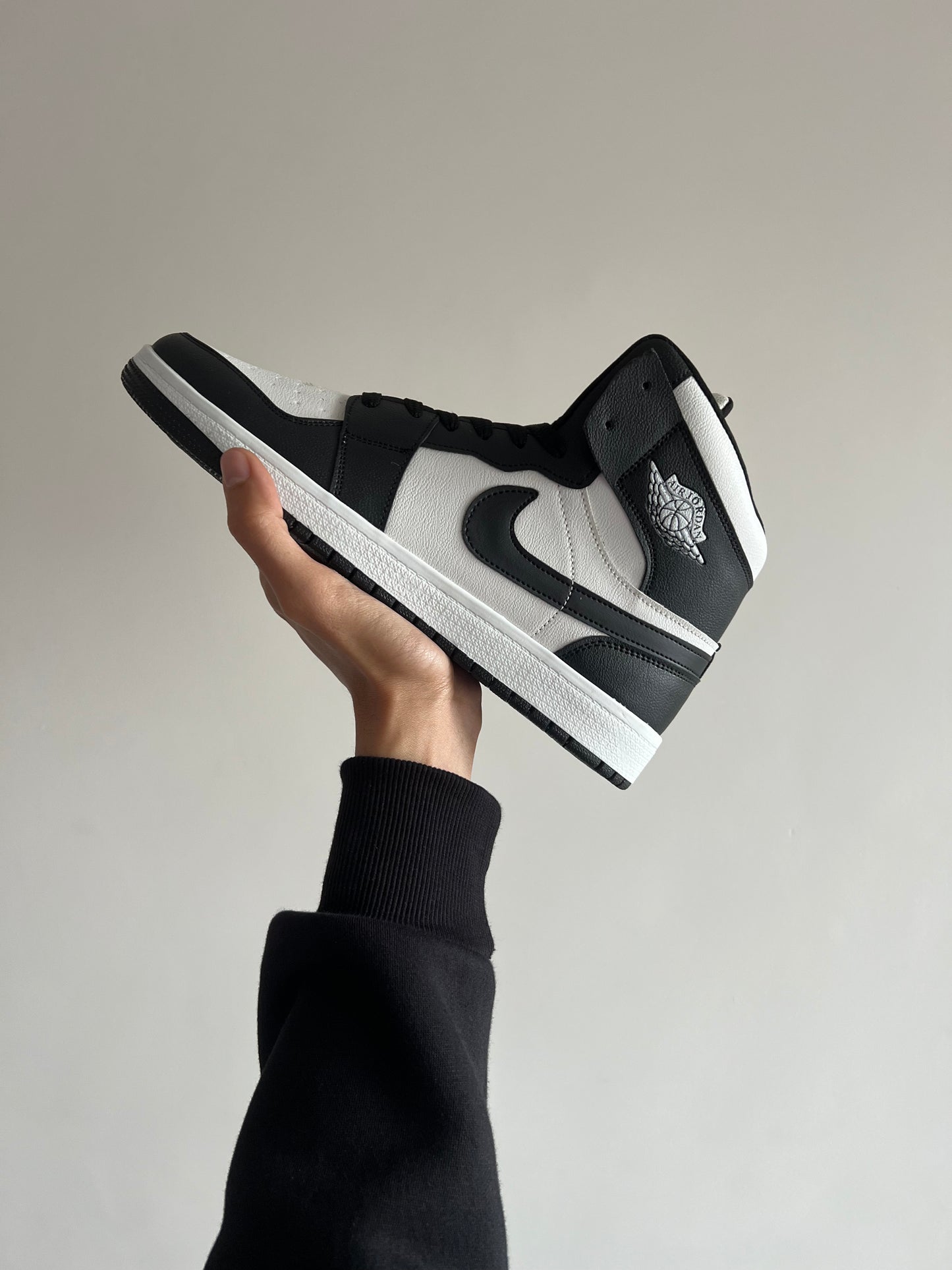 NIKE AIR JORAN 1 ALL TIME FAVOURITE BLACK AND WHITE