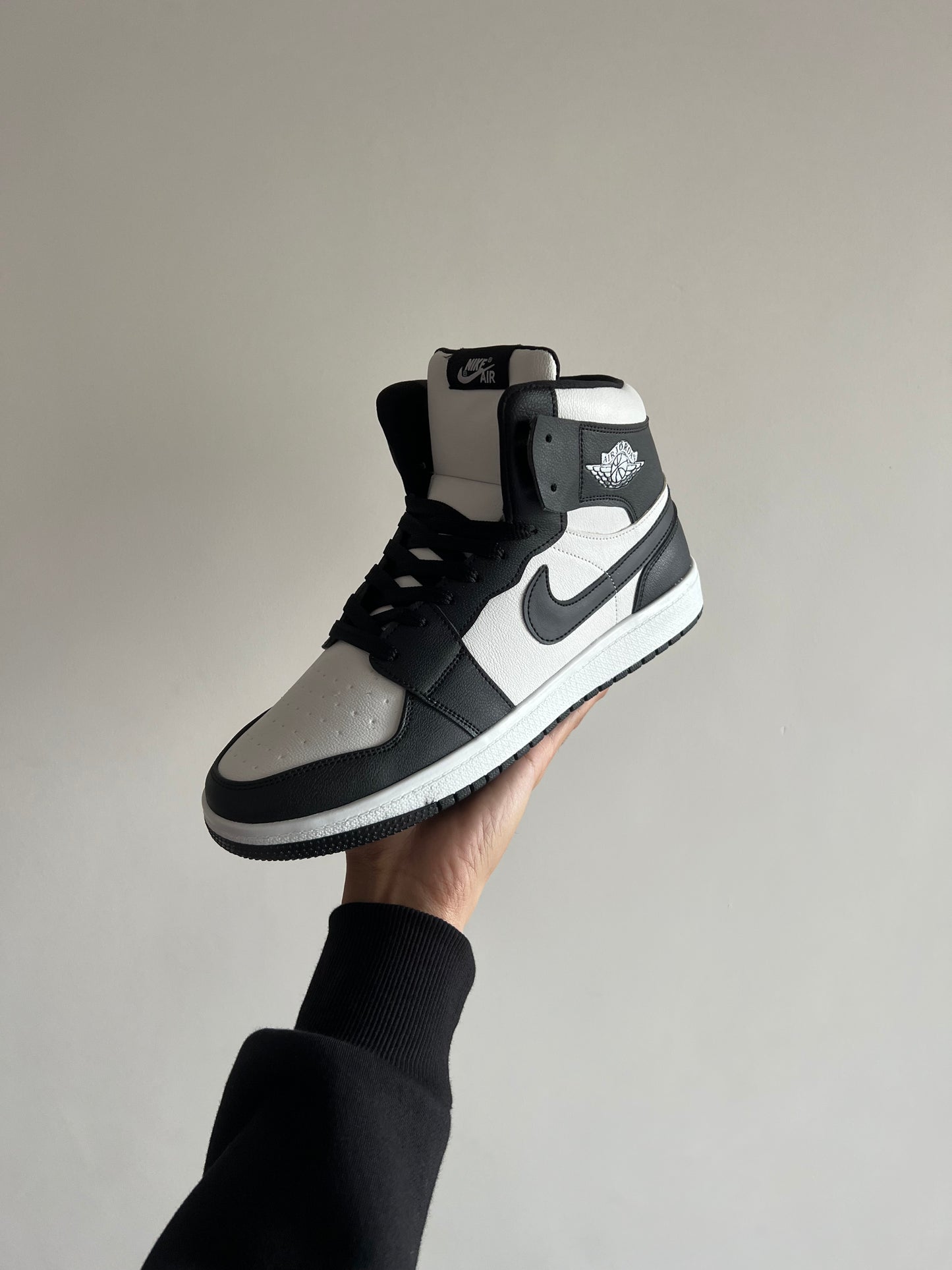 NIKE AIR JORAN 1 ALL TIME FAVOURITE BLACK AND WHITE