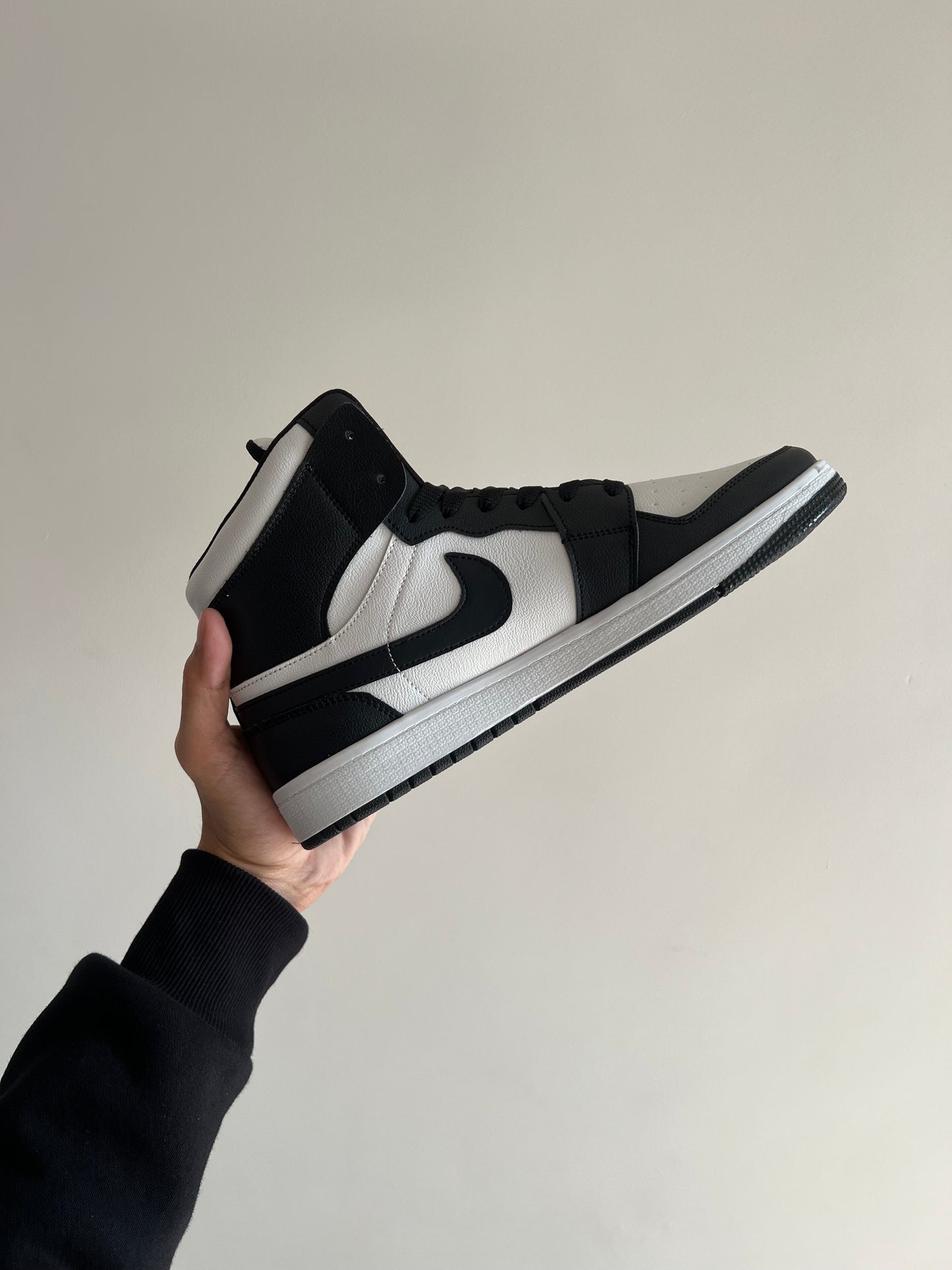 NIKE AIR JORAN 1 ALL TIME FAVOURITE BLACK AND WHITE