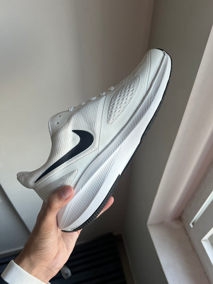 Nike Pro Active Sports Shoes - White